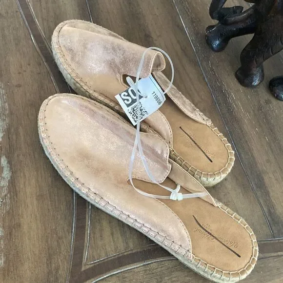 ❤️ Universal Thread Metallic Mules ❤️ - Picture 3 of 7